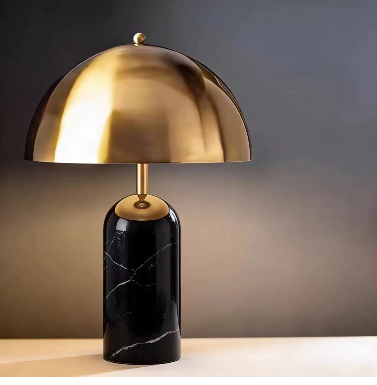 Moderne Marmor- und Metall-Tischlampe