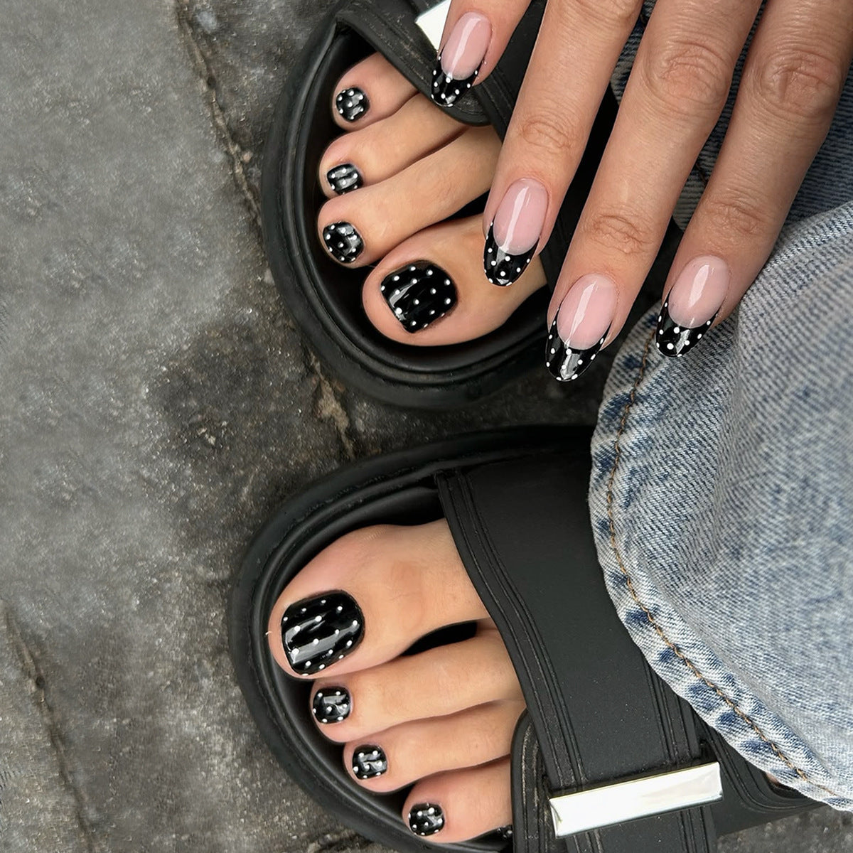 Kunstnagelset mit modernem Schwarz-Weiß-Design Brehn