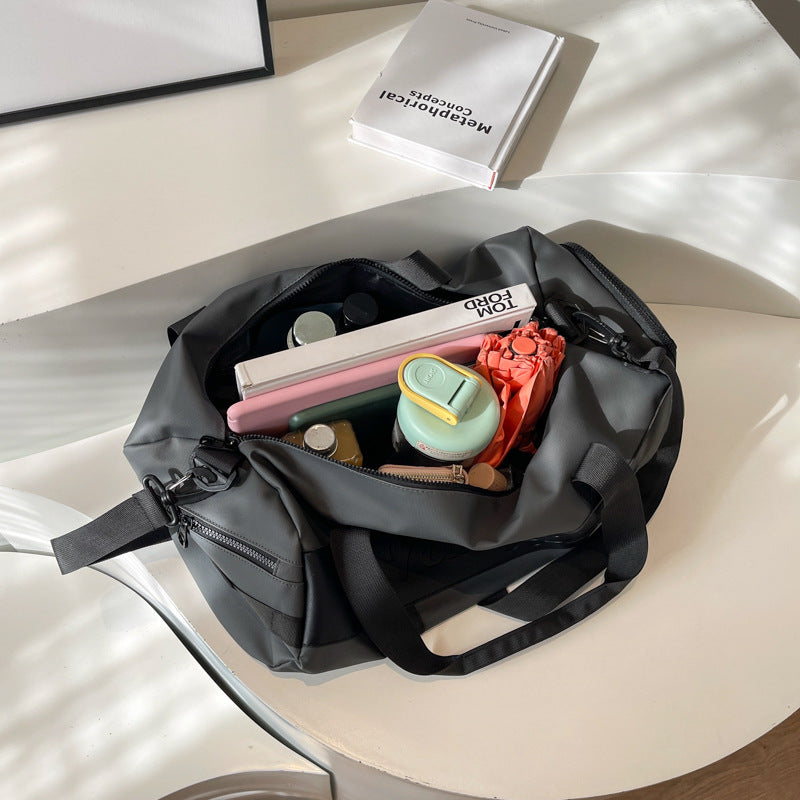 Sportliche Reisetasche Mit Robustem Und Wasserabweisendem Material Brehn