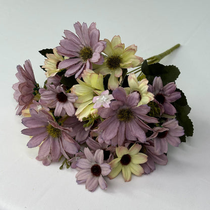 Lebensechter Gänseblümchen Blumenstrauß