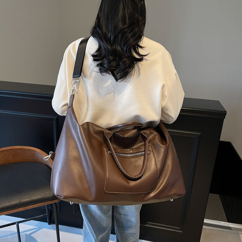 Stilvolle Reisetasche mit Robustem Design und Verstellbarem Schultergurt Brehn