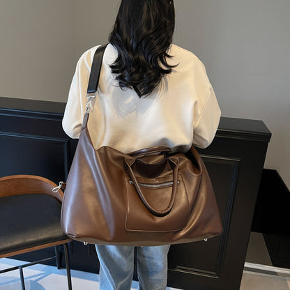 Stilvolle Reisetasche mit Robustem Design und Verstellbarem Schultergurt Brehn