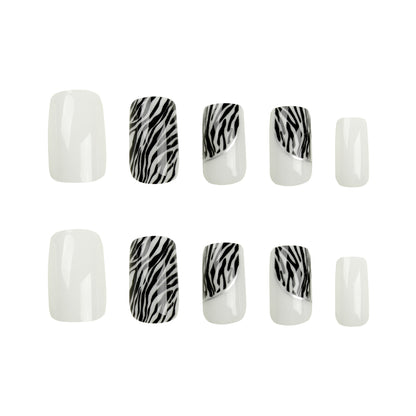 Kunstvolle Nagelverlängerungen mit stilvollem Zebra-Muster Brehn