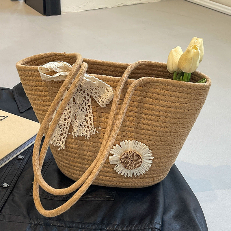 Handgefertigte dekorative Strohtasche