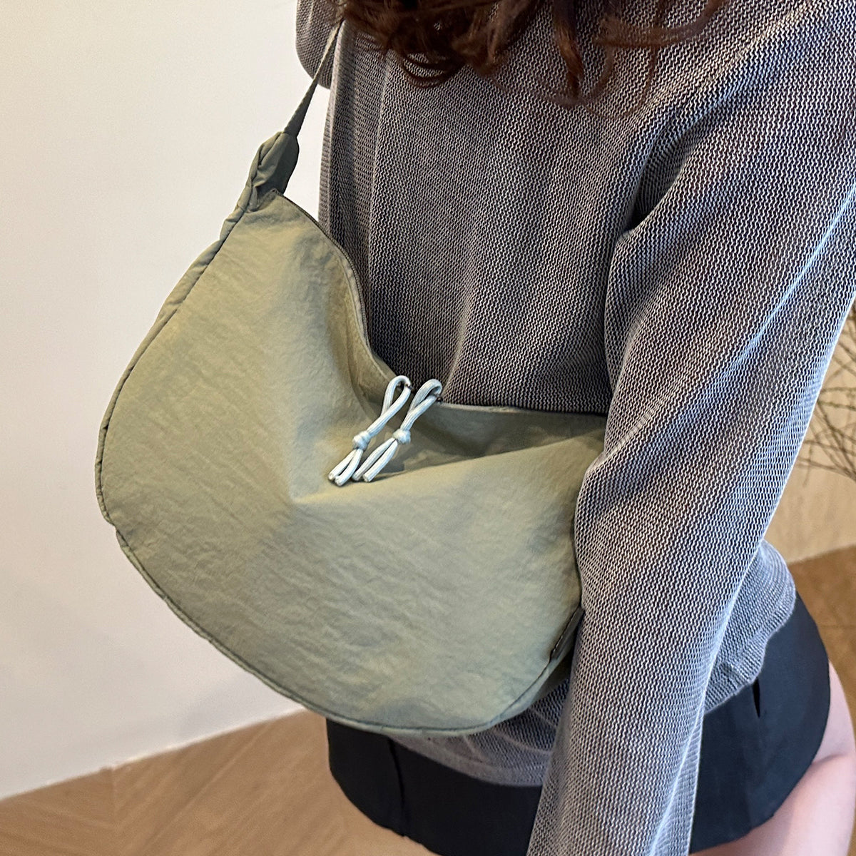 Bequeme lockere Schultertasche