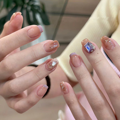 Elegante Press-On-Nagel-Set mit künstlerischem Glitter und dekorativen Akzenten Brehn