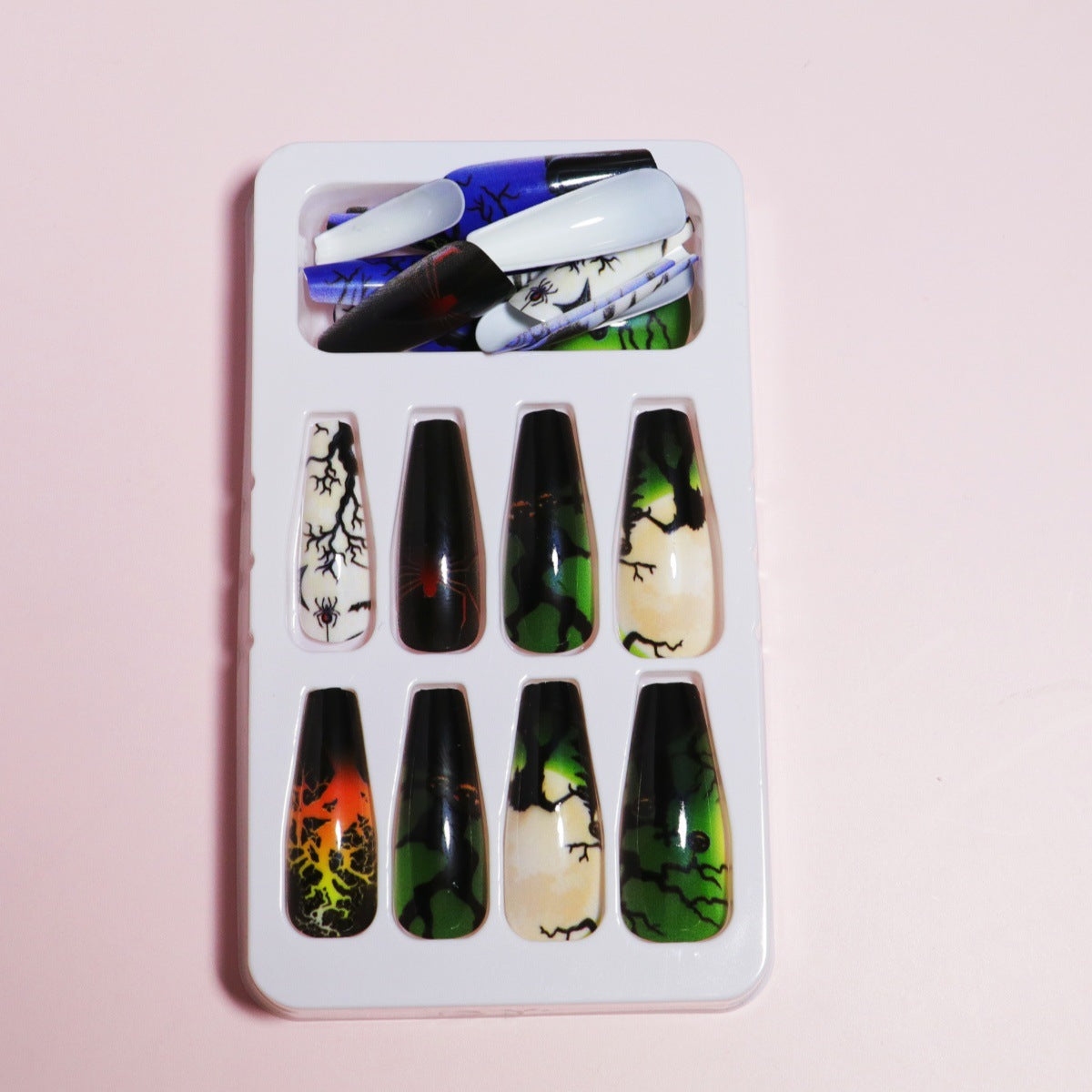 Künstlerisches Press-On Nageldesign mit Tropfeneffekt Brehn