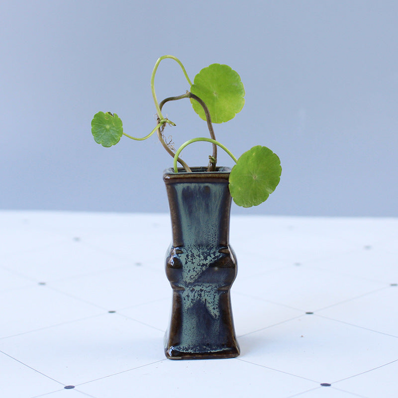 Elegante Keramikvase mit kunstvollem Design Brehn