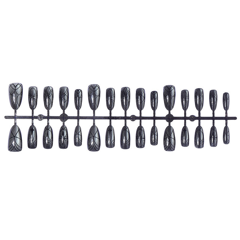 Kunstnagelset mit schaurigem Spinnenmotiv und Glitzerakzenten Brehn