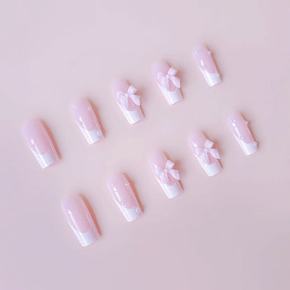 Kunstnagelset mit eleganten Schleifen- und Perlverzierungen Brehn