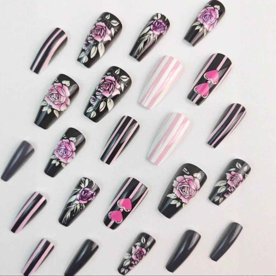 Kunstnagelset mit romantischen Rosen- und Herzmotiven Brehn