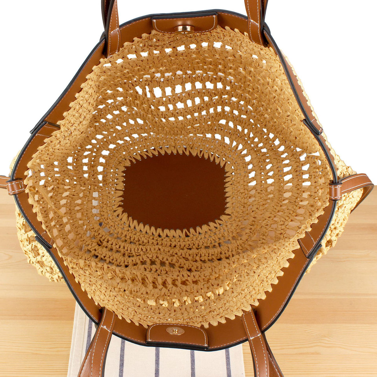 Handtasche Aus Geflochtenem Naturmaterial mit Hochwertigem Lederdetail Brehn