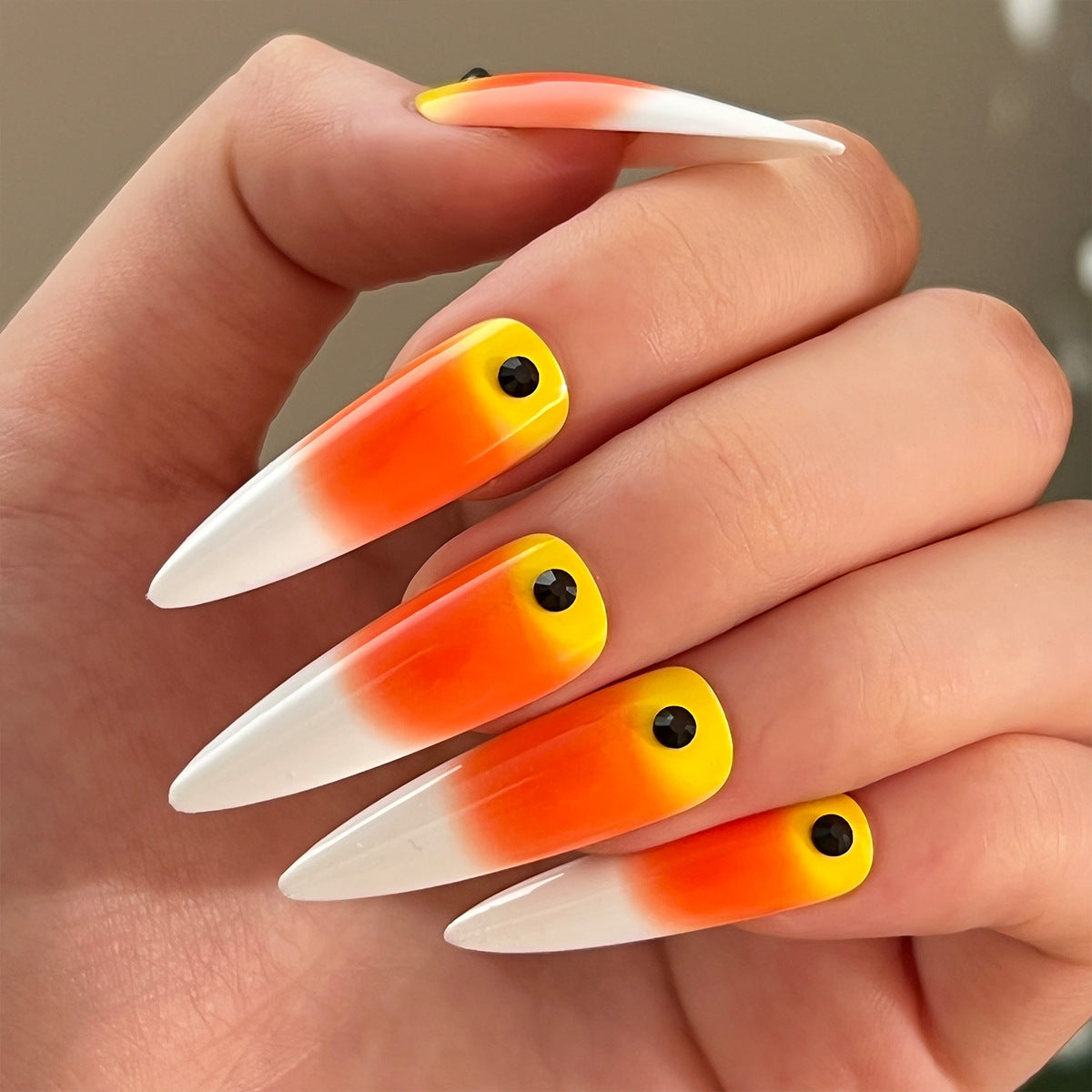 Kunstvolle Nagelkunst im Halloween-Design Brehn
