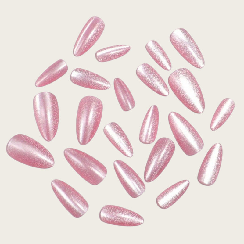 Glänzende Kunstnägel mit elegantem Ombre-Effekt Brehn