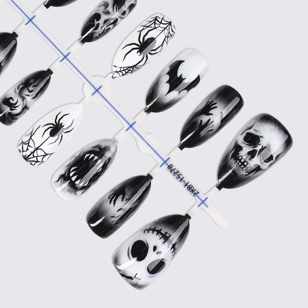 Kreatives Kunstnagelset mit gruseligen Motiven Brehn