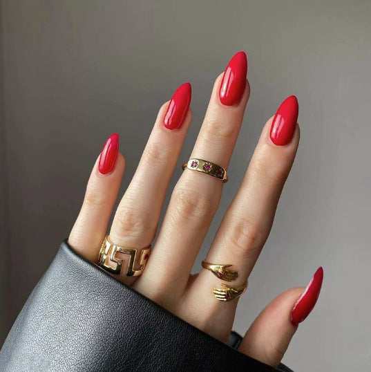 Stylisches Press-On-Nagelset mit schimmerndem Finish Brehn