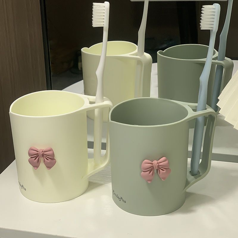Keramiktasse mit Elegantem Schleifenmotiv Brehn