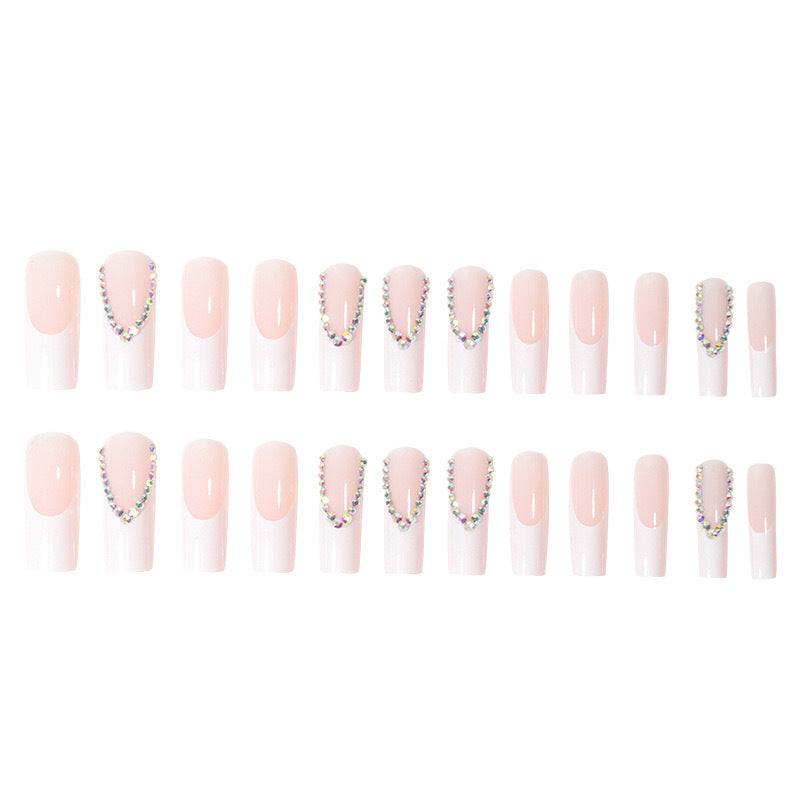 Kunstnagelset mit glamourösen Strass- und eleganten Spitzenverzierungen Brehn