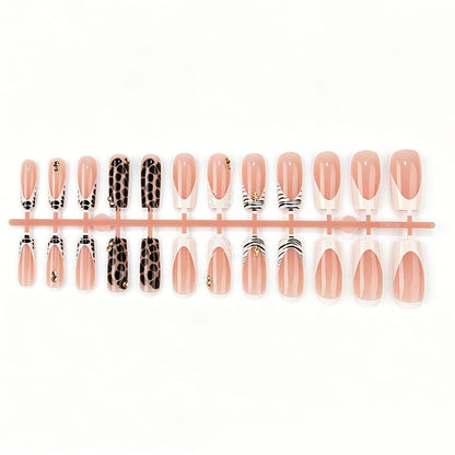 Kunstnagelset mit luxuriösen 3D-Details Brehn