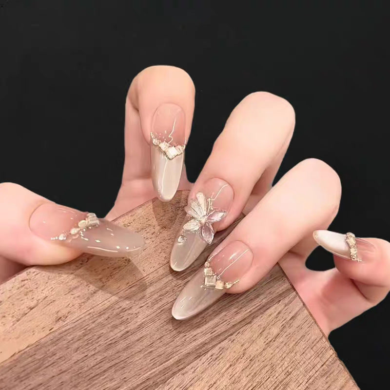 Dekorative Lange Stiletto Press-On Nägel mit Silberakzenten Brehn