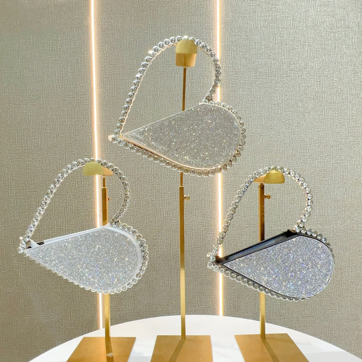 Strass-besetzte Abendhandtasche