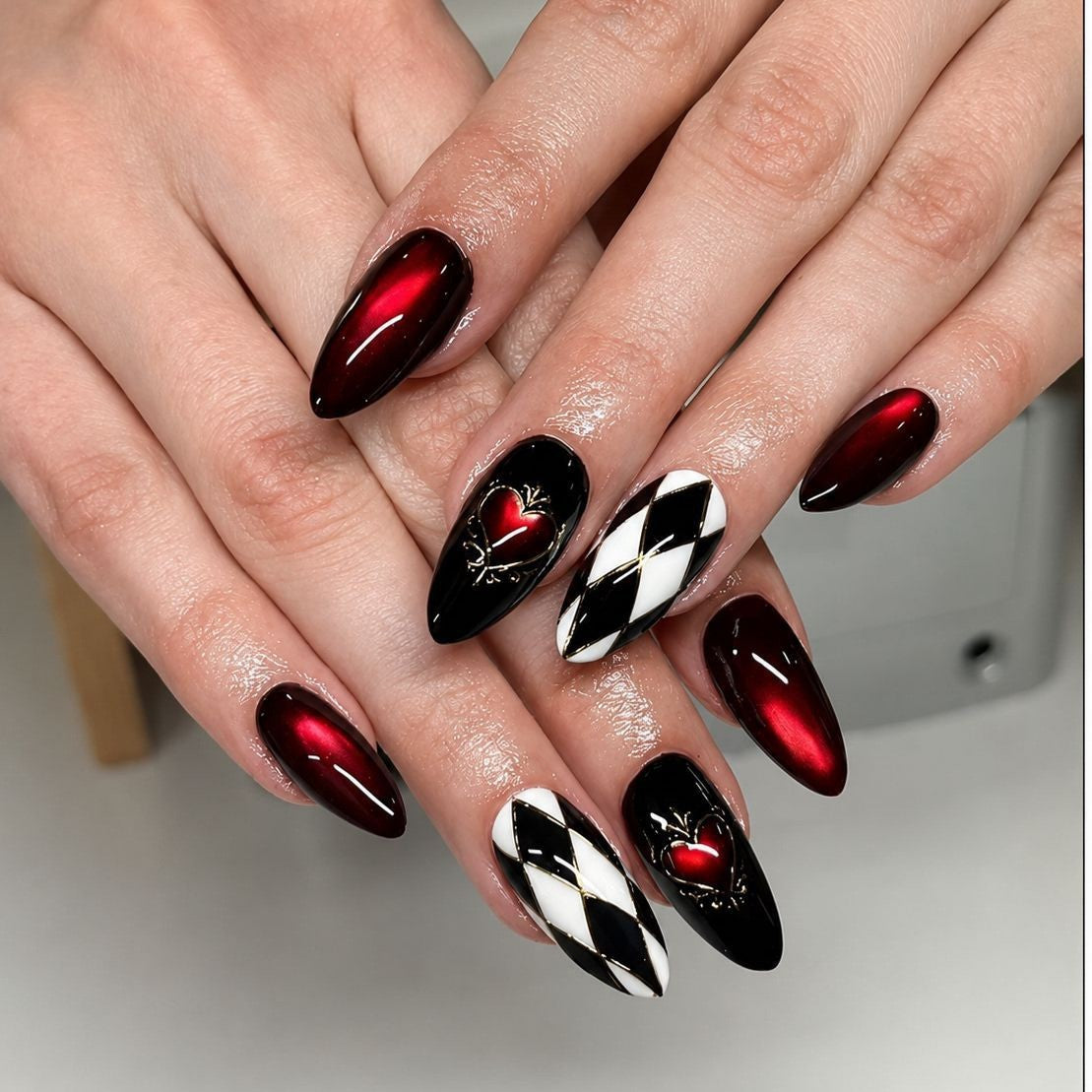 Stiletto-Nagelverlängerungen mit Herzdesign Brehn