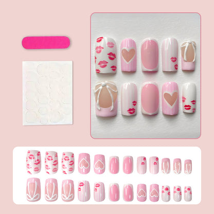 Kunstnagelset mit liebevollen Herz- und Lippenmotiven Brehn