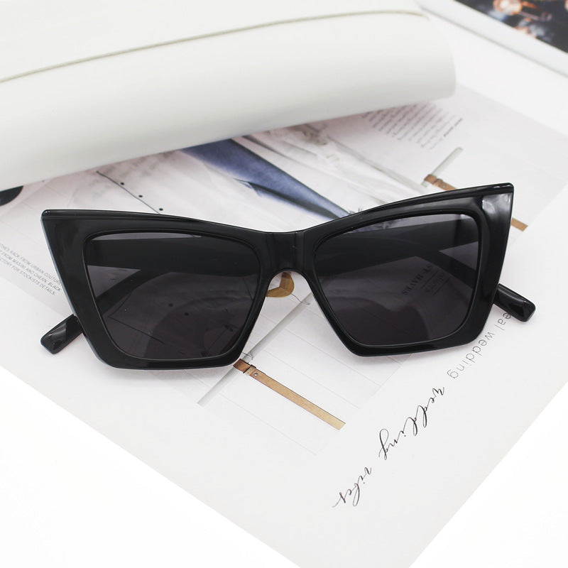 Damen Katzenaugen-Sonnenbrille mit transparentem Rahmen und UV-Schutz Brehn
