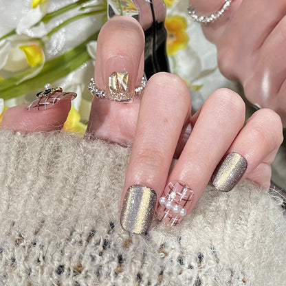 Stylisches Press-On Nagel-Set mit eleganten Glitzerakzenten Brehn