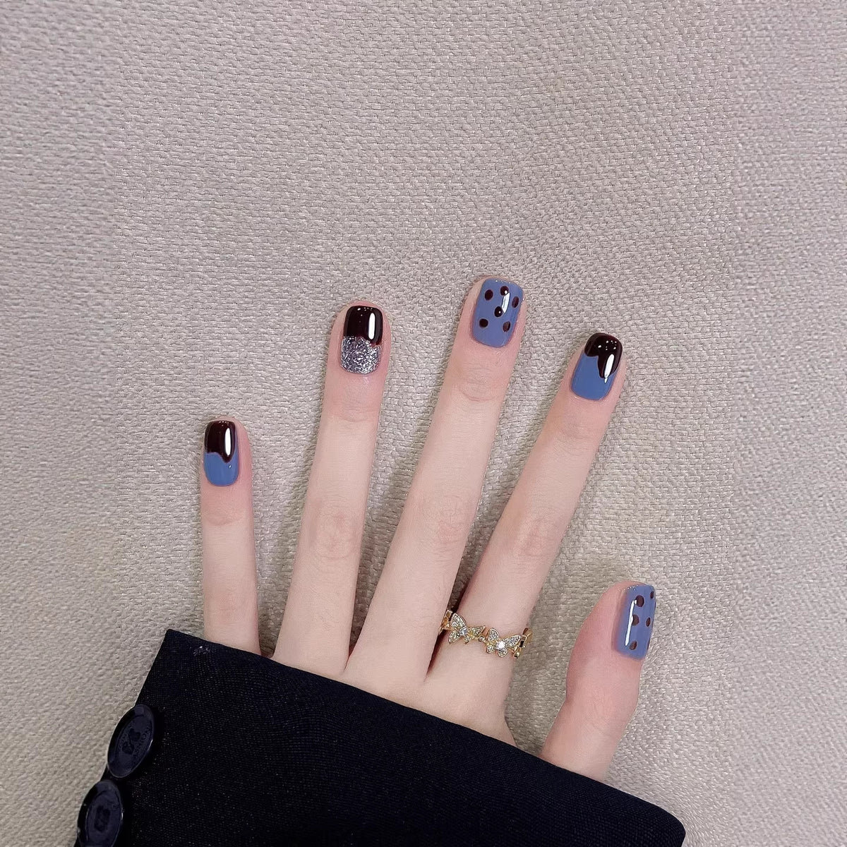 Künstlerisches Press-on-Nagelset mit einzigartigen Mustern