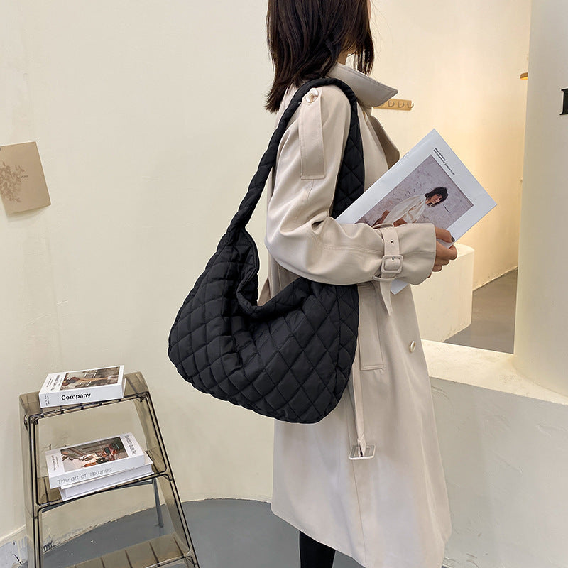 Gepolsterte Stepp-Hobo-Handtasche