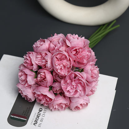 Realistischer Kunstblumenstrauß