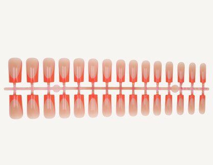 Kunstnagelset mit stilvollem Farbverlauf und eleganten Designs Brehn