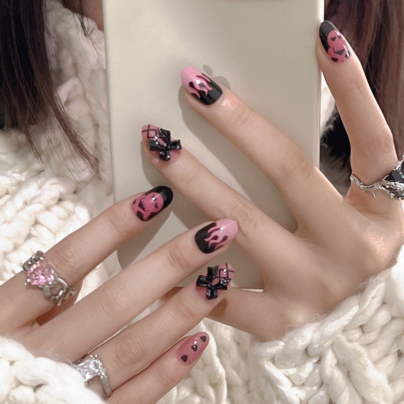 Kunstvolle Nagelkunst mit trendigen Designs Brehn