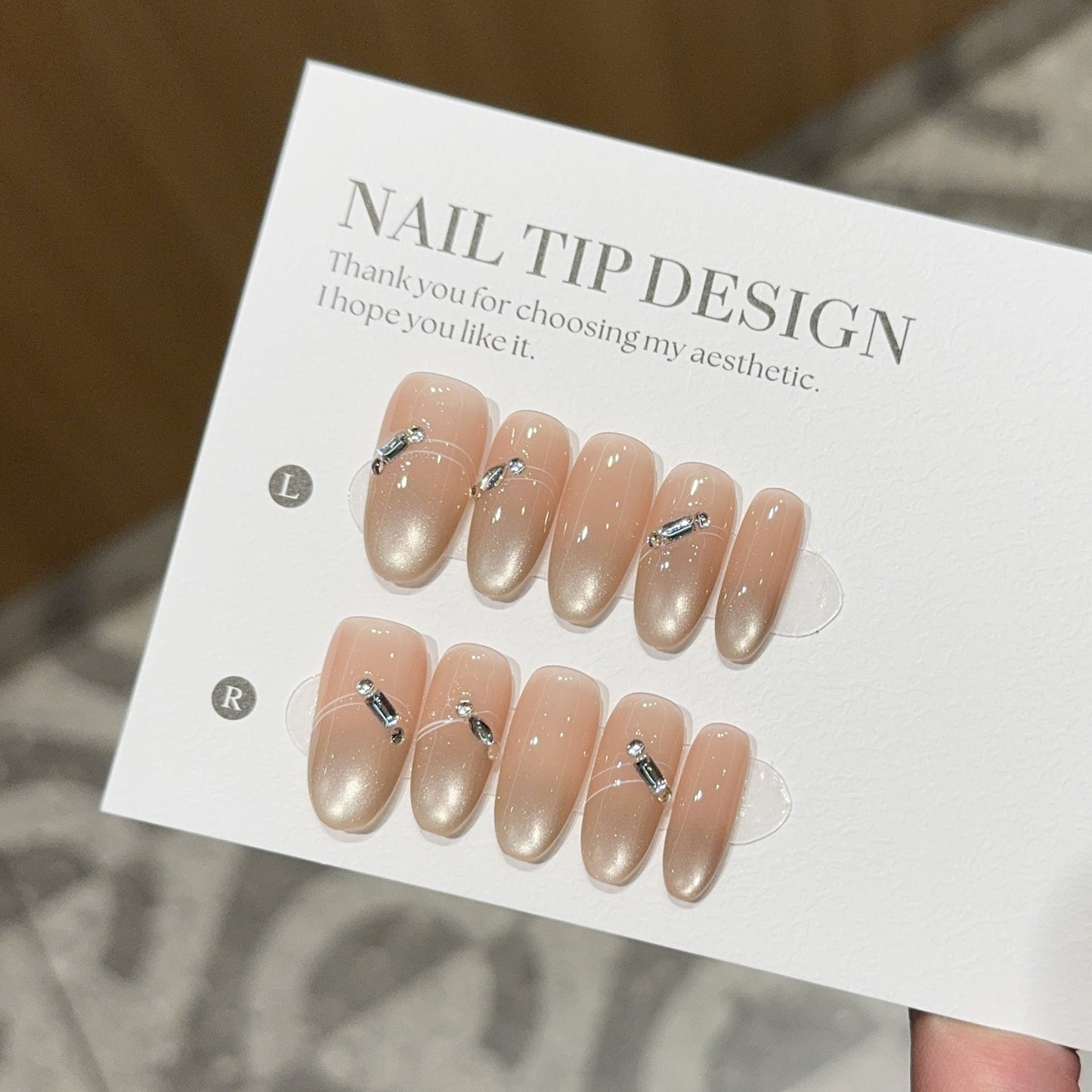 Kunstnagelspitzen mit Elegantem Farbverlauf und Strassakzenten Brehn