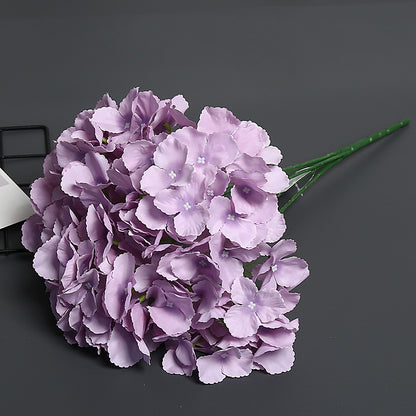 Künstliches Blumenarrangement für die Innenausstellung
