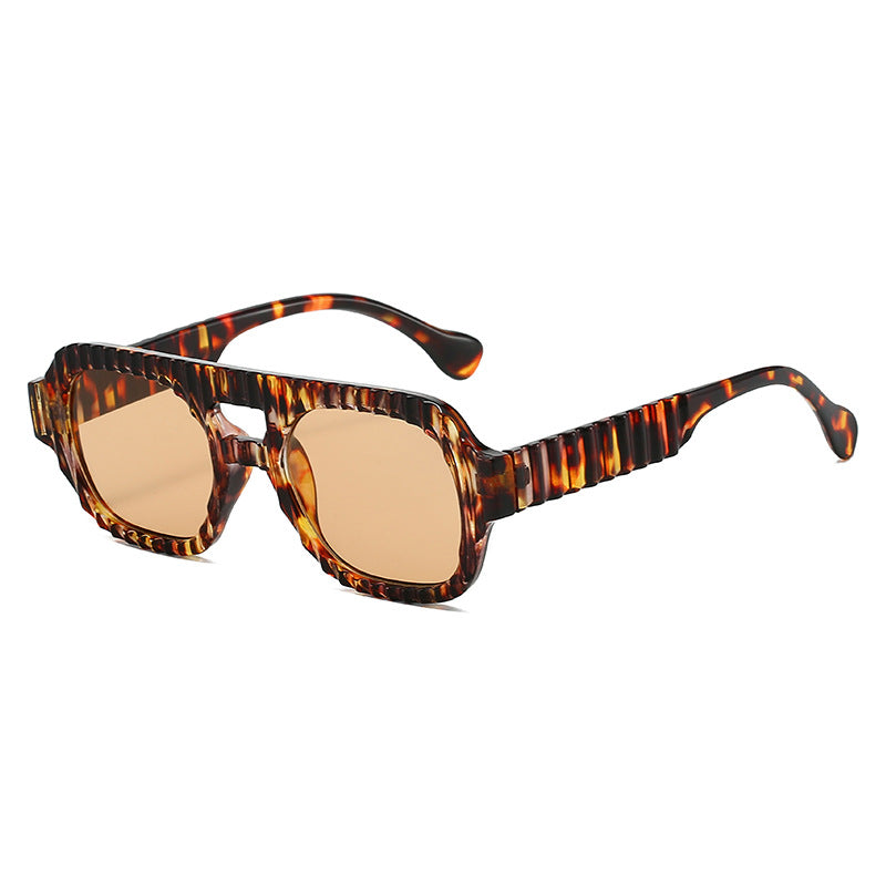 Damen modische Sonnenbrille im futuristischen Design mit strukturiertem Rahmen Brehn