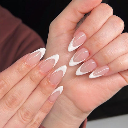 Stylische French Tip Acryl Nagelverlängerungen Brehn