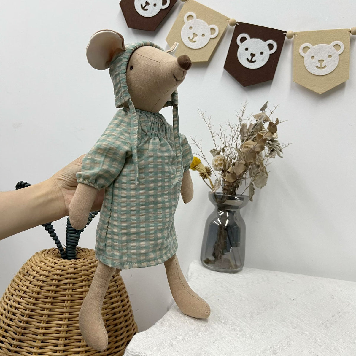 Handgemachte Bio-Baumwolle Hasen Plüschpuppen mit abnehmbaren Outfits