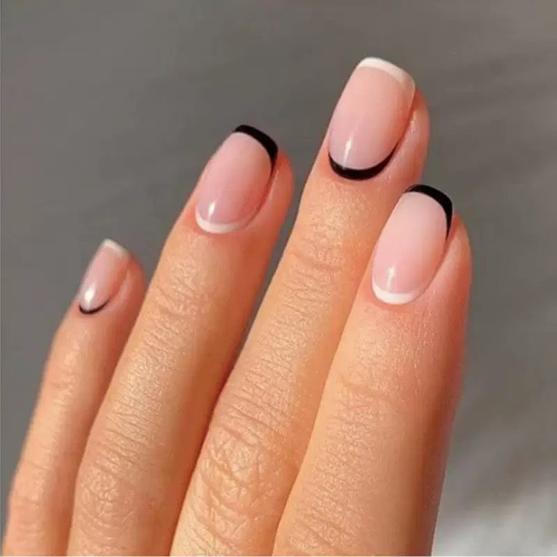 Kunstnagelset mit elegantem französischen Design und schwarzem Akzent Brehn