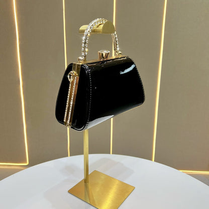 Elegante Handtasche aus patentiertem Leder für den Abend