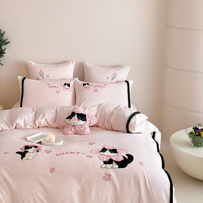 Dekorativer Baumwollsatin-Katzen-Applikation Bettbezug Set mit bestickten Blumen-Kissenbezügen und plüschigem Akzentkissen
