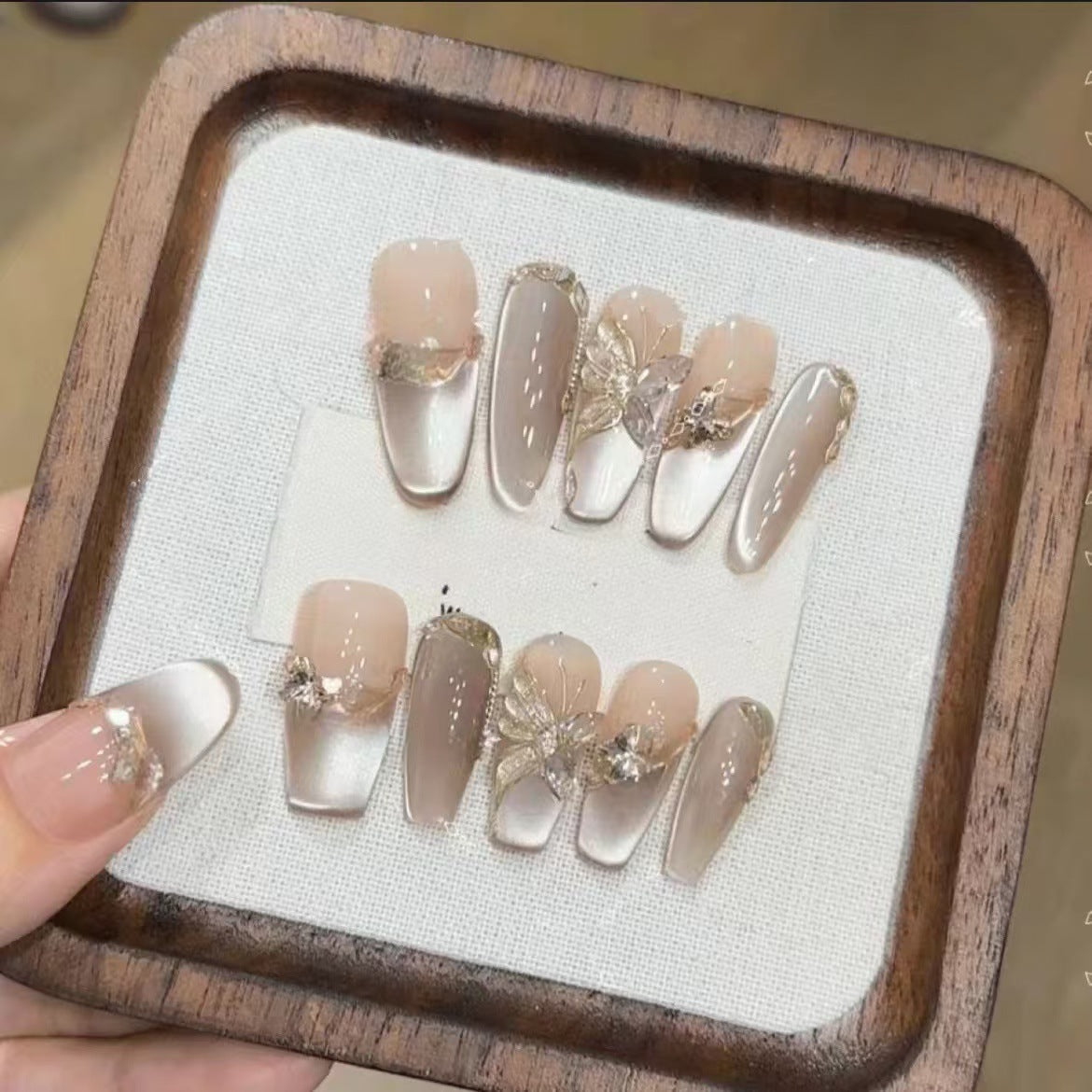 Elegantes dekoratives Press-On-Nagels Set Brehn