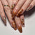 Kunstvolle Nagelkunst mit glitzernden Akzenten Brehn