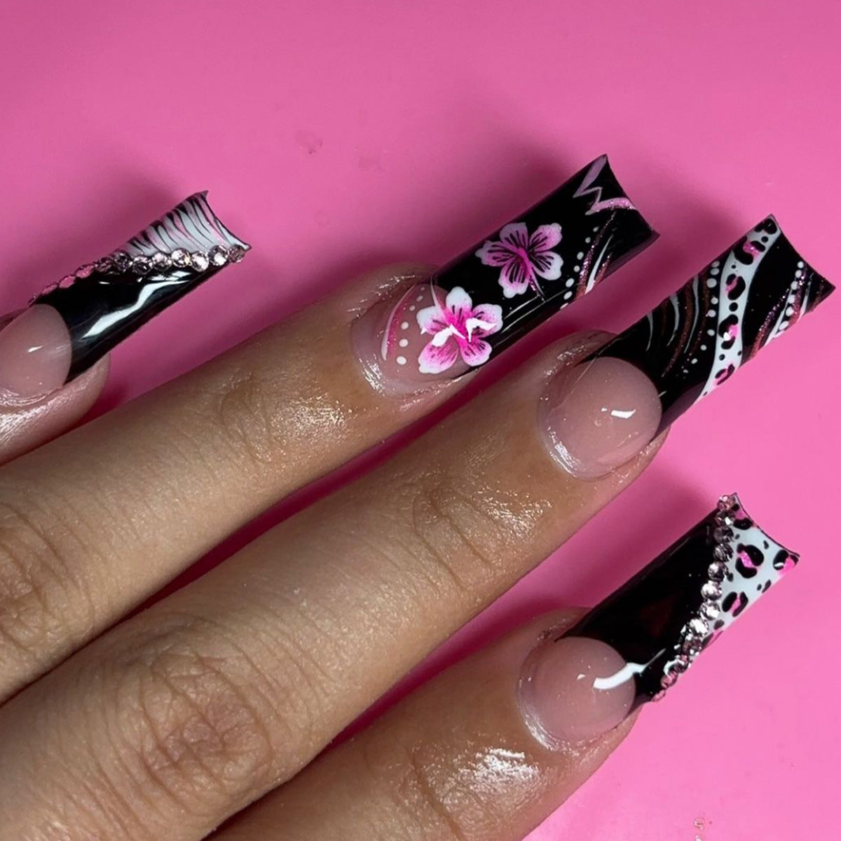 Künstlerisches Stiletto Press-On Nagelset Brehn