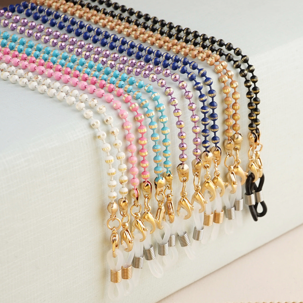 Stylische Perlen-Brillenband Brehn