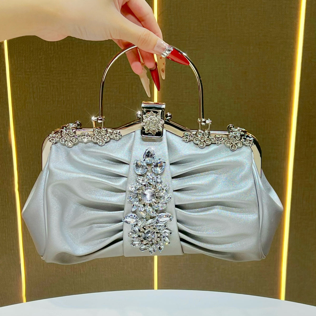 Verziertes vintage-inspiriertes Abendtasche