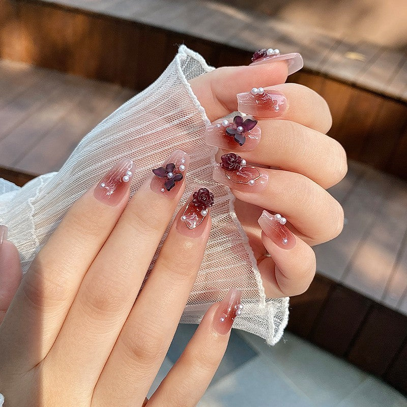 Elegante und Glänzende Nagelkunst Brehn