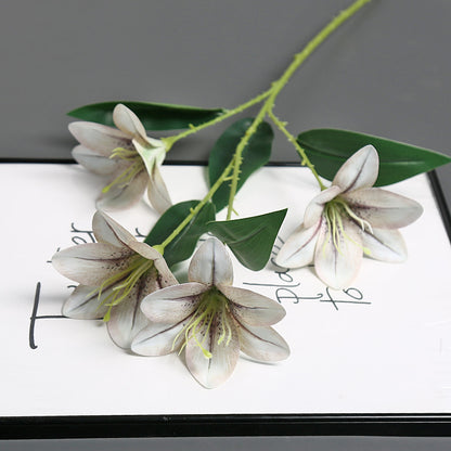 Realistischer synthetischer Lilienstamm