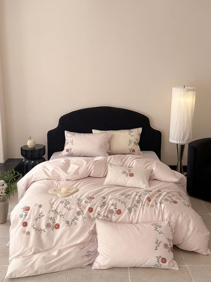 Luxuriöses Satin-Bettwäsche-Set mit floraler Stickerei und Kissenbezügen Brehn